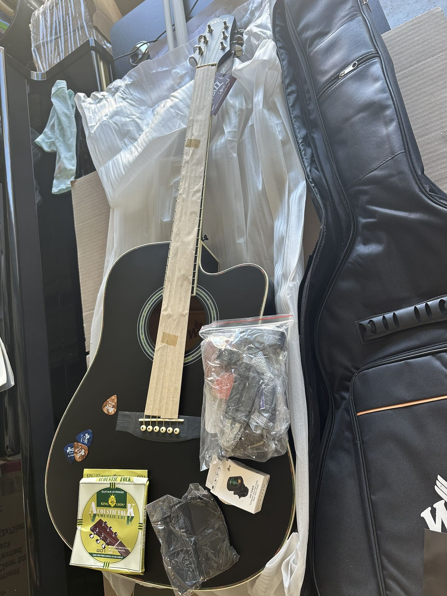 Acoustic Guitars Full Size