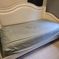 Twin Daybed With Mattress