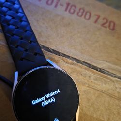Samsung WATCH 4