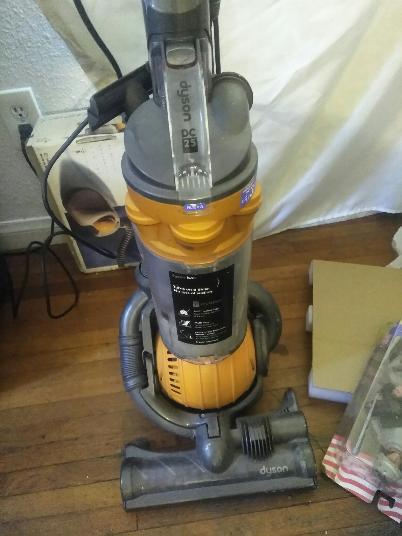 Dyson dc25 vacuum cleaner