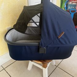Uppababy v2 bassinet