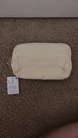 Lululemon everywhere belt bag