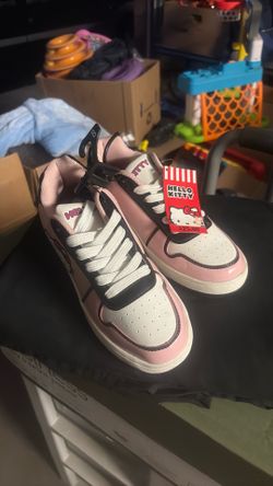 Hello kitty tenis shoes