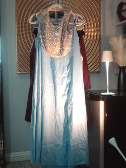 Abrigo y vestidos nuevos