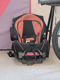 Toddler sitting car seat