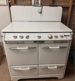Vintage O’Keefe & Merritt Gas Stove
