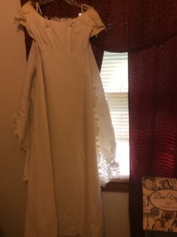 VINTAGE WEDDING DRESS WITH REMOVABLE TRAIN