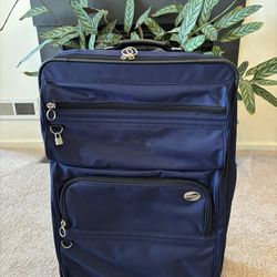 American Tourister Softside Checked Suitcase, good condition, 28”H x 21”W x 9”D, extendable pull handle plus 2 carry handles, 2 exterior compartments,