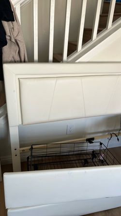 Queen size bedframe