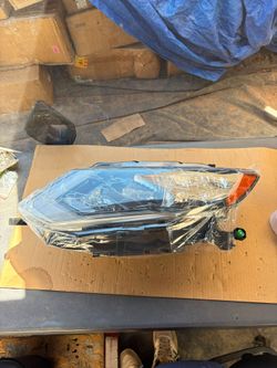 Left Side Headlight For 17-19 Nissan Rogue Headlamp Halogen W/LED DRL