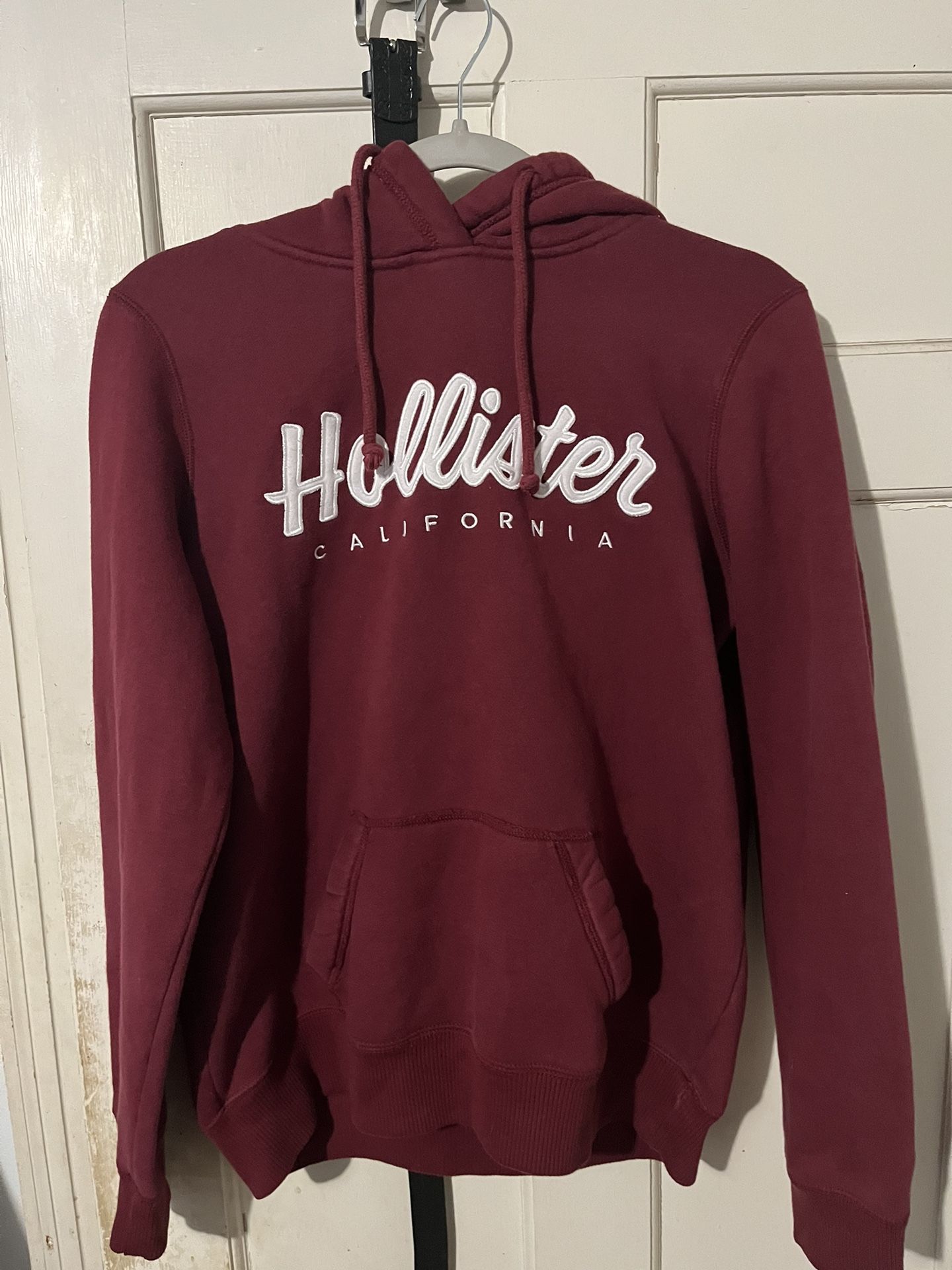 Red/Burgundy Hollister Hoodie Men’s (M)
