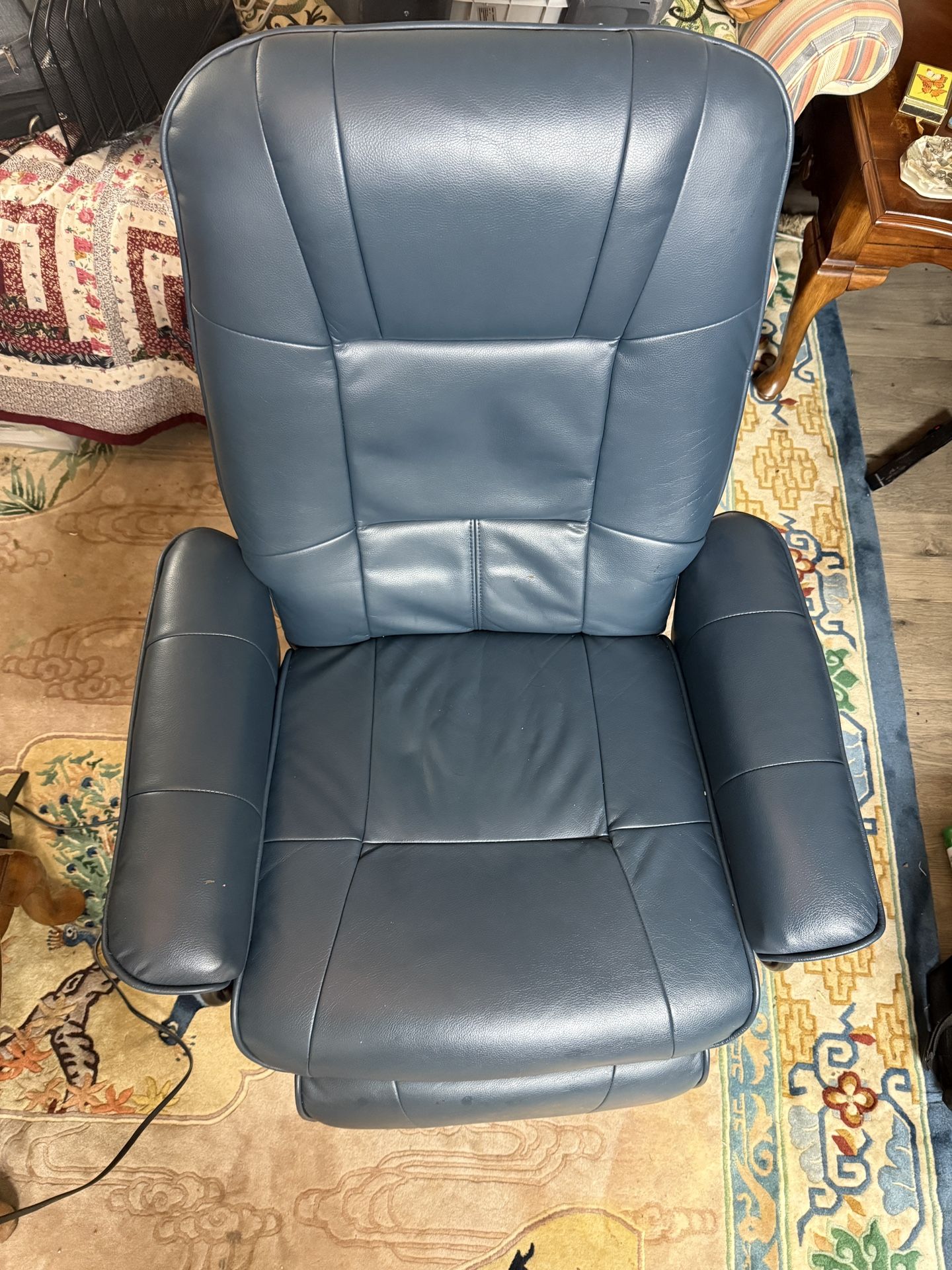 Clean simple recliner 