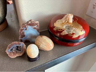 Vibes Geodes Eggs Japanese Lion Box