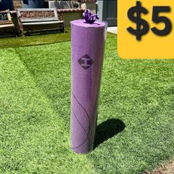 YOGA MAT (SELLING FOR $5)