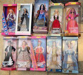 33 Vintage Barbie dolls
