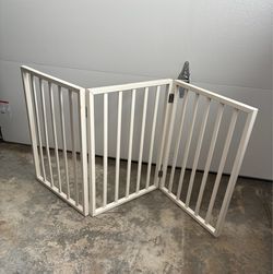 Pet gate freestanding