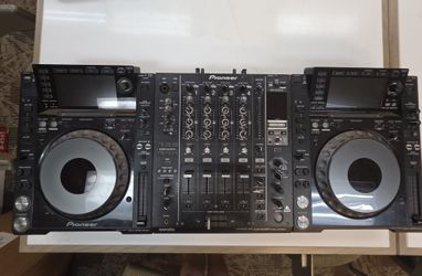 Pioneer High-performance Serato DJ mixer DJM-900SRT + 2 CDJ 2000 NXS2 Players