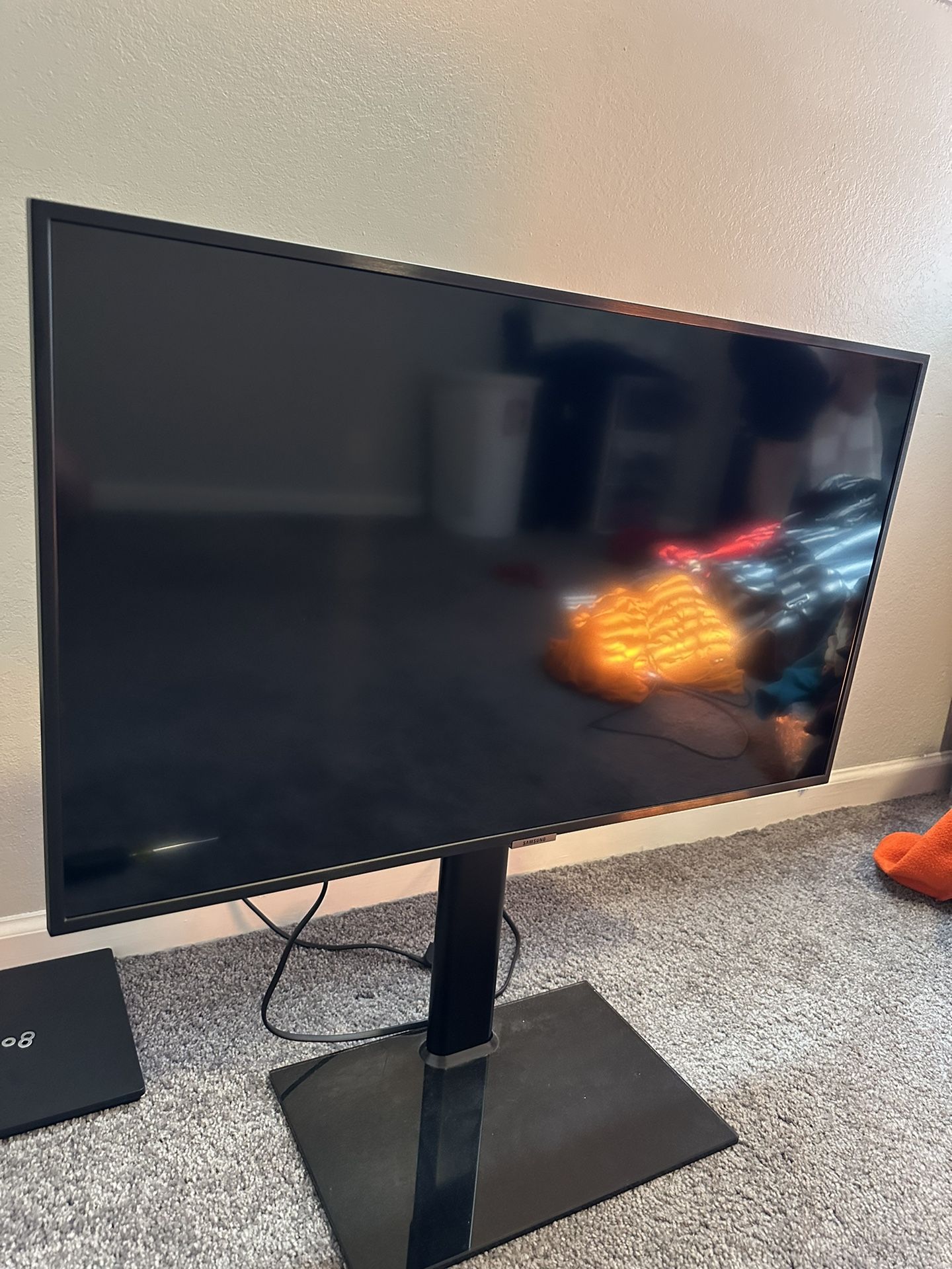 32” Q60t Samsung Tv (was used As Monitor)