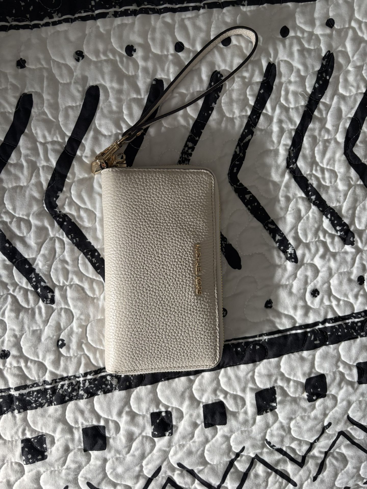Brand new Michael Kors Wristlet Wallet