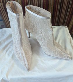 Jewel Bagley Mischka Lace Bootie Size 9 New