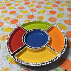 PLATO PARA APERITIVOS CON COMPARTIMENTOS Y SALSERO DE CERÁMICA 