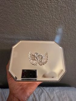 Glass swan trinket box