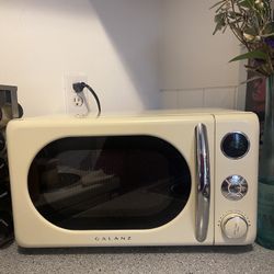 Galanz Retro Style Microwave 