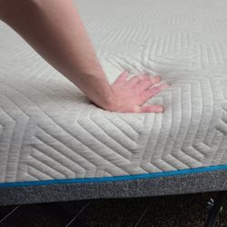 CLEAN Full Size Memory Foam Mattress with Metal Base and Vacuum Storage Bag
