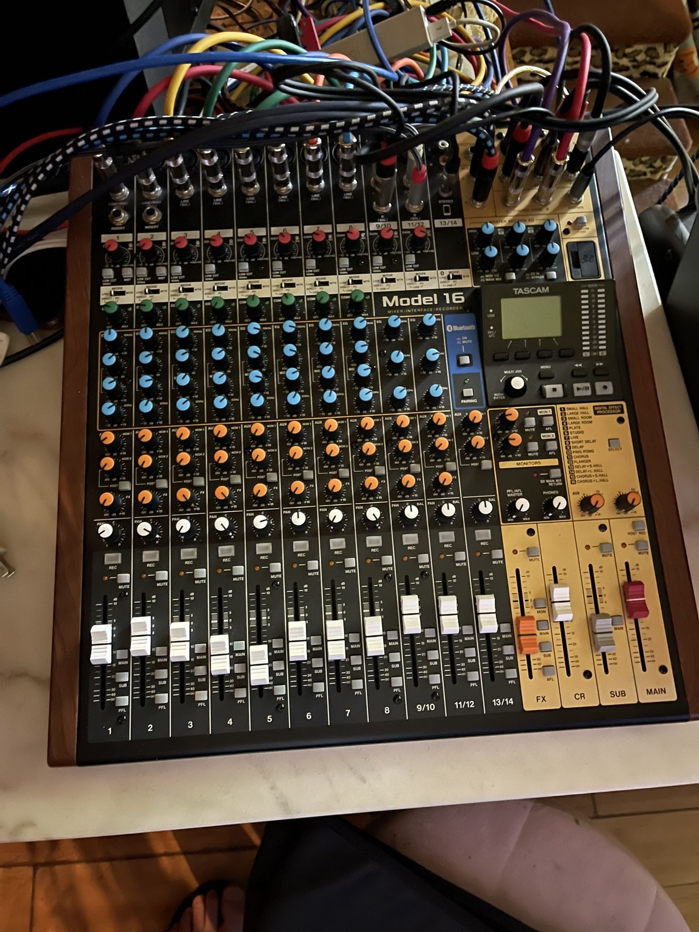 TASCAM MODEL 16 Mixer "mint Condition"