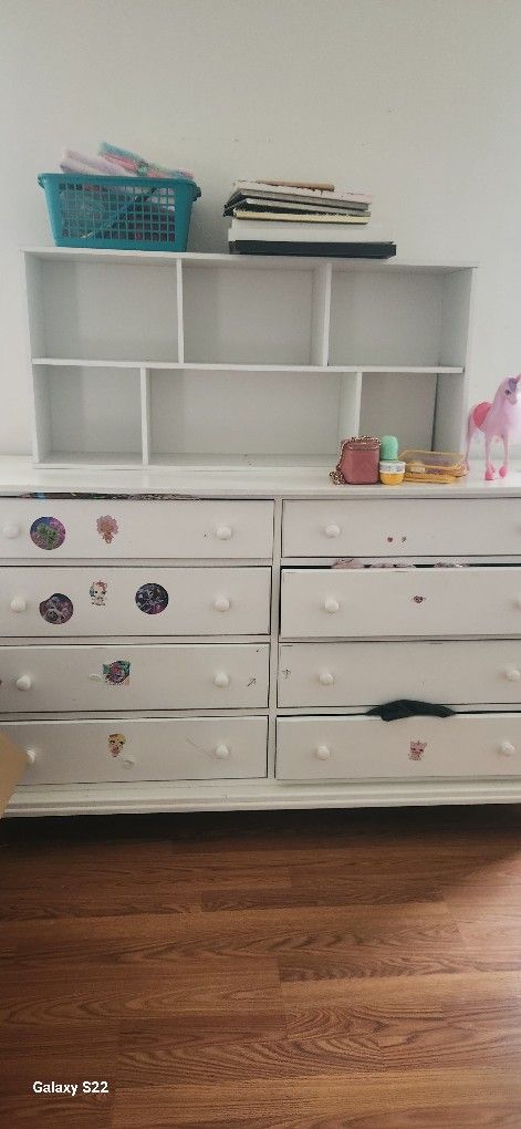 Dresser With Shelves 