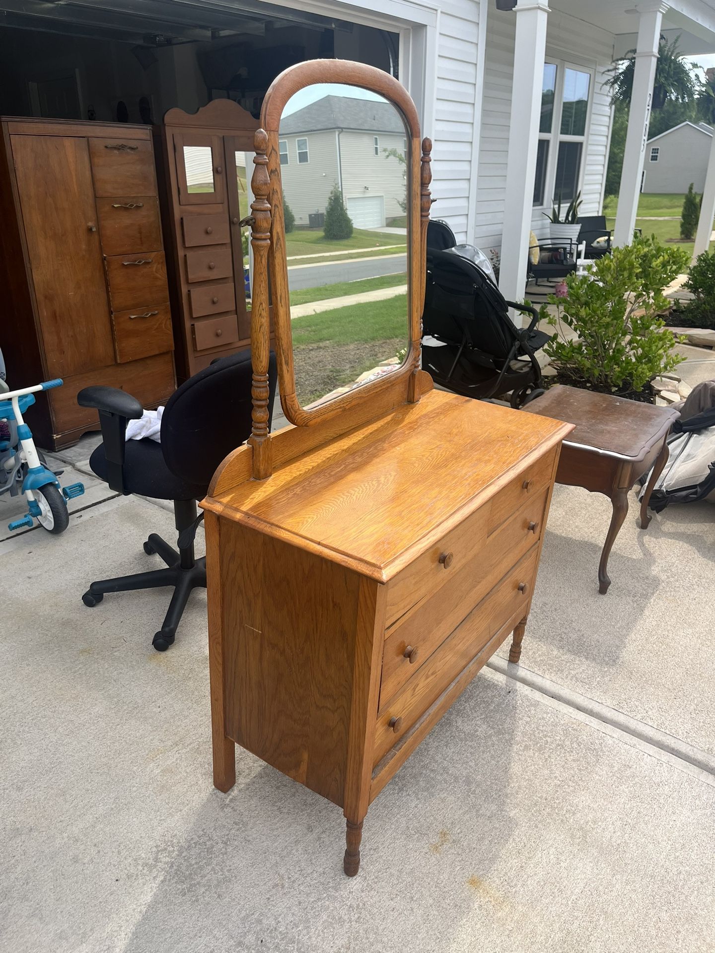 Dresser With Mirror