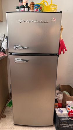 Frigidaire 7.5 cu ft Apartment Refrigerator/Freezer - Used, Good Condition