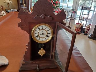 Waterbury kitchen clock has been retirement for 30 years broad this clock out to cell has complete paperwork on the back