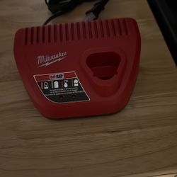 Milwaukee M12 Charger 