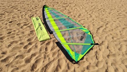 Race Slalom 4.6 Windsurfing Sail with Carry Bag. Excellent Condition! 160x57in