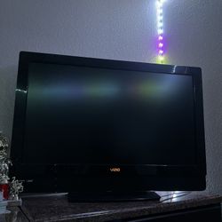 Vizio TV 36” With Remote control