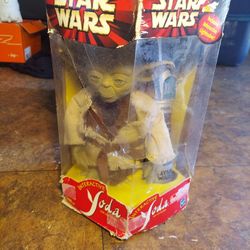 INTERACTIVE YODA AND LIGHTSABER 