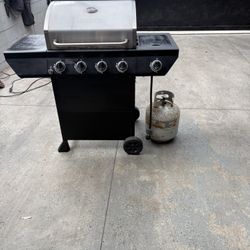 Asador Con Tamque De Gas Listo Para Husar
