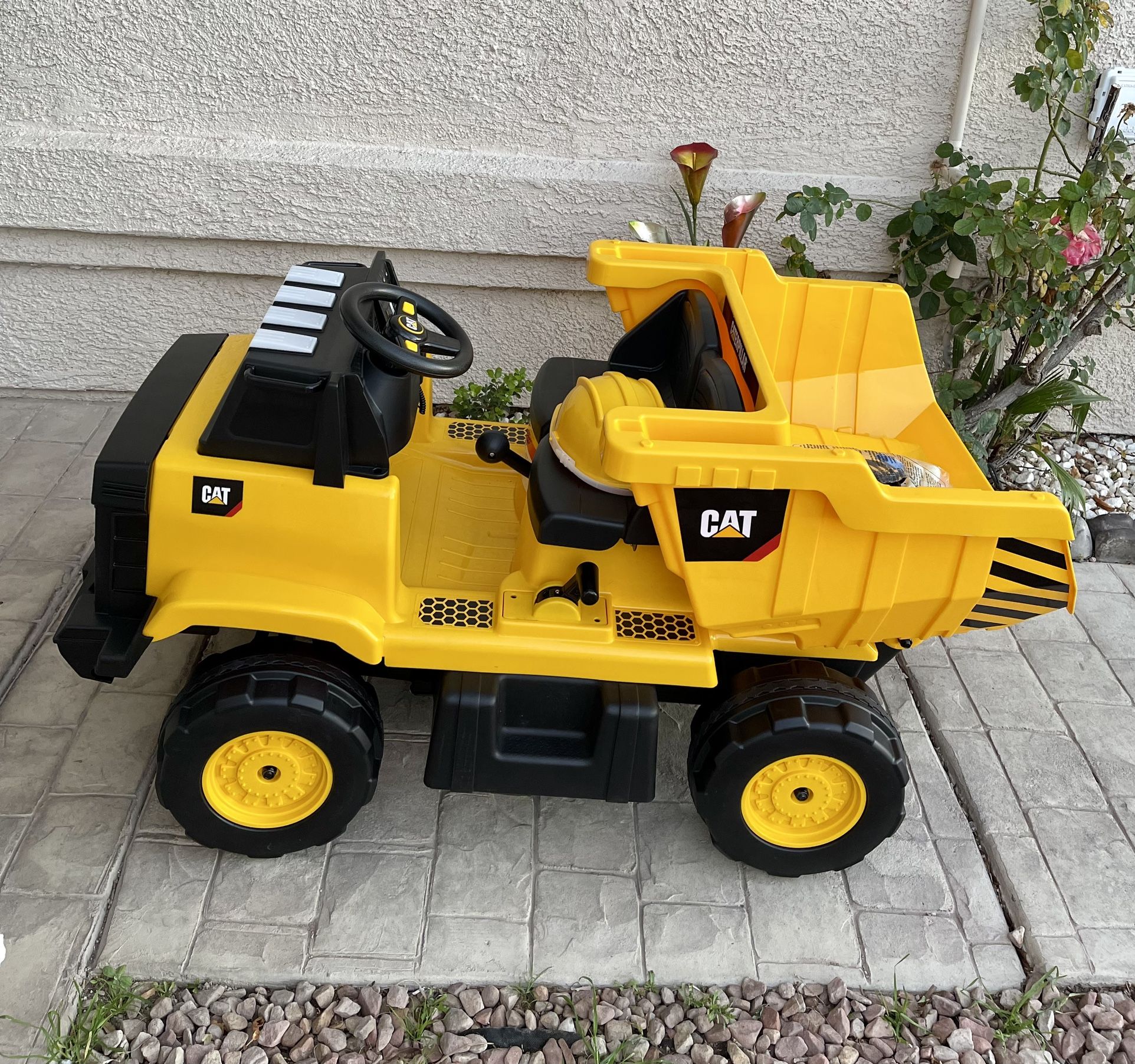 Kid Trax 12V CAT Mining Dumptruck Powered Ride-On - Yellow