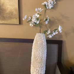 Shell Vase With Flowers 
