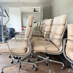 ☘️LIKE NEW!☘️100% AUTHENTIC EAMES SOFT PAD CLOUD ALL GRAIN LEATHER CHAIRS MANAGEMENT & EXECUTIVE HEIGHT PNEUMATIC LIFT ☘️9.5/10 CONDITION ☘️