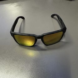 Premium Oakley Holbrook Sunglasses - Matte Black Camo with 24K Iridium Lenses Elevate your everyday eyewear with this iconic pair of Oakley Holbrook s