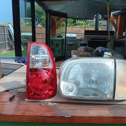 Tundra Driver Headlight & Marker Passenger Rear Light