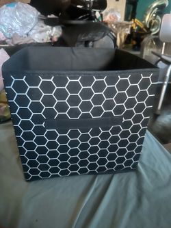 Foldable storage boxes x 1