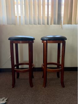 Swivel barstools