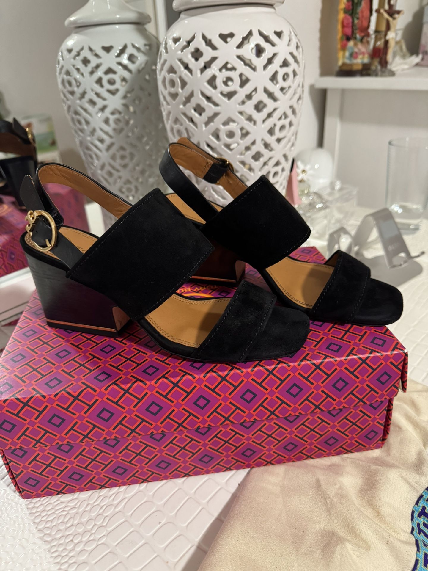 Tory Burch Heels 👠 Size 7 , Velvet, Good Conditions