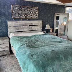 Ashley Furniture Queen Bedroom Set (4 piece)
