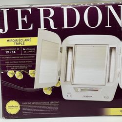 Jerdon Tri Fold Lighted Mirror