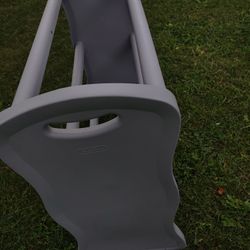 Sterite Rubbermaid Rack For Blankets Or Towels, Sturdy