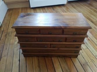 Wooden jewelry box